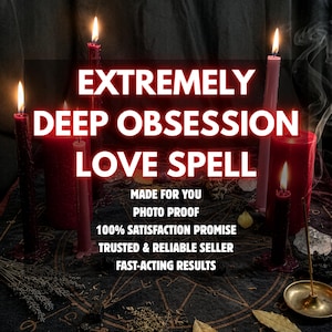 Può includere: Una collezione di candele affusolate rosse e rosa accese su un panno scuro con un design occulto circolare. Il testo recita: EXTREMELY DEEP OBSESSION LOVE SPELL, MADE FOR YOU, PHOTO PROOF, 100% SATISFACTION PROMISE, TRUSTED & RELIABLE SELLER, FAST-ACTING RESULTS.
