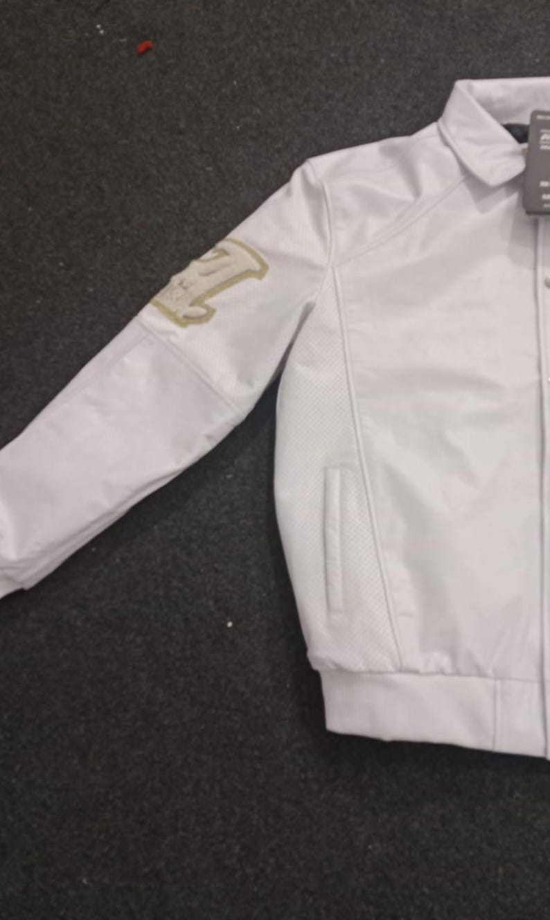 Avirex Vit Läderbomberjacka Herr Guldklubb Broderad Logotyp Perforerad Äkta Kohud Läder Bikerjacka Streetwear Present till Honom bild 5