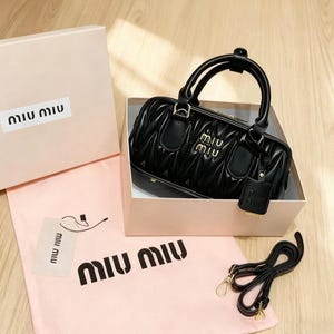 MiuMiu ヴィンテージ 希少 ボディバッグ MIU MIU（ボディーバッグ）のフリマアイテム一覧