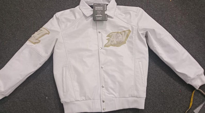 Avirex Vit Läderbomberjacka Herr Guldklubb Broderad Logotyp Perforerad Äkta Kohud Läder Bikerjacka Streetwear Present till Honom bild 3