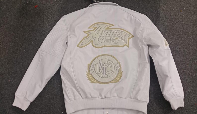 Avirex Vit Läderbomberjacka Herr Guldklubb Broderad Logotyp Perforerad Äkta Kohud Läder Bikerjacka Streetwear Present till Honom bild 1