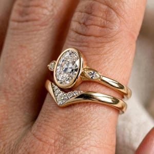 Set di anelli di fidanzamento con moissanite taglio ovale da 0,75 CT, incastonatura a castone in oro massiccio 14 carati, set di anelli nuziali, set di anelli impilabili, set di anelli da sposa