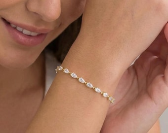 Dainty Pear Cut Tennis Bracelet, Gold Teardrop Diamond CZ Chain, Bridal Wedding Jewellery, Minimalist Crystal Wristwear, Mothers Day Gift
