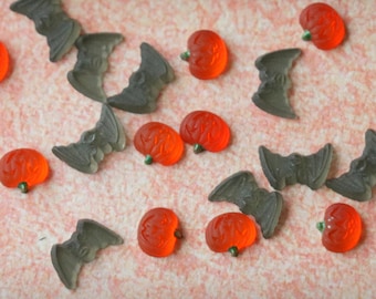 6 Vintage Tiny Halloween Glass Bat and Jack-o-lantern Cabochons