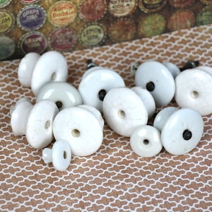1 Vintage Shabby Porcelain Knobs