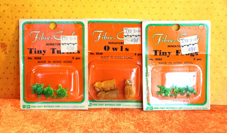 1 Vintage Unopened Package of 3 Miniature Plastic Animals from Hong Kong image 1