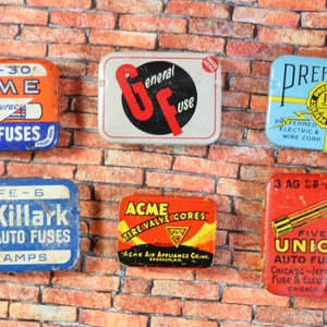 1 leeg blikje vintage kleine auto-onderdelen