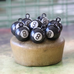 1 breloque à huit boules machine à gommes vintage