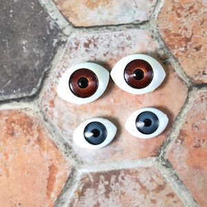 1 Vintage Acrylic Eye Pair