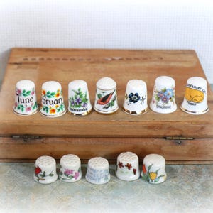 1 Vintage Ceramic Thimble