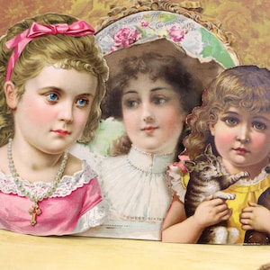 1 antieke grote Victoriaanse vrouw of meisje schroot gestanst