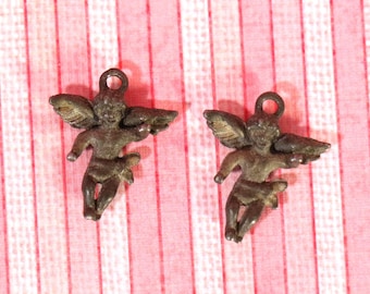 1 Vintage Solid Metal Cupid Charm