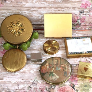 1 Vintage Compact or Pill Box