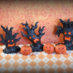 1 Spooky Halloween Tree or Jack-o-lantern