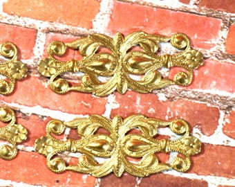 1 Vintage Stamped Brass Embellishment