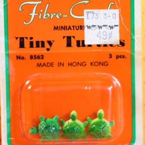 1 Vintage Unopened Package of 3 Miniature Plastic Animals from Hong Kong image 2