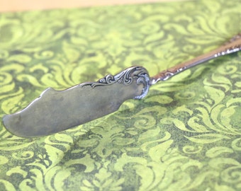 1 Vintage Butter Knife Engraved with 'D'