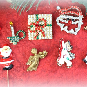 1 Vintage Christmas Holiday Small Pin
