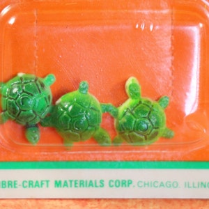 1 Vintage Unopened Package of 3 Miniature Plastic Animals from Hong Kong Turtle