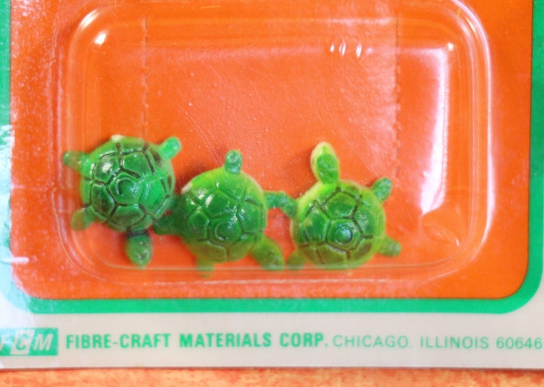 1 Vintage Unopened Package of 3 Miniature Plastic Animals from Hong Kong Turtle