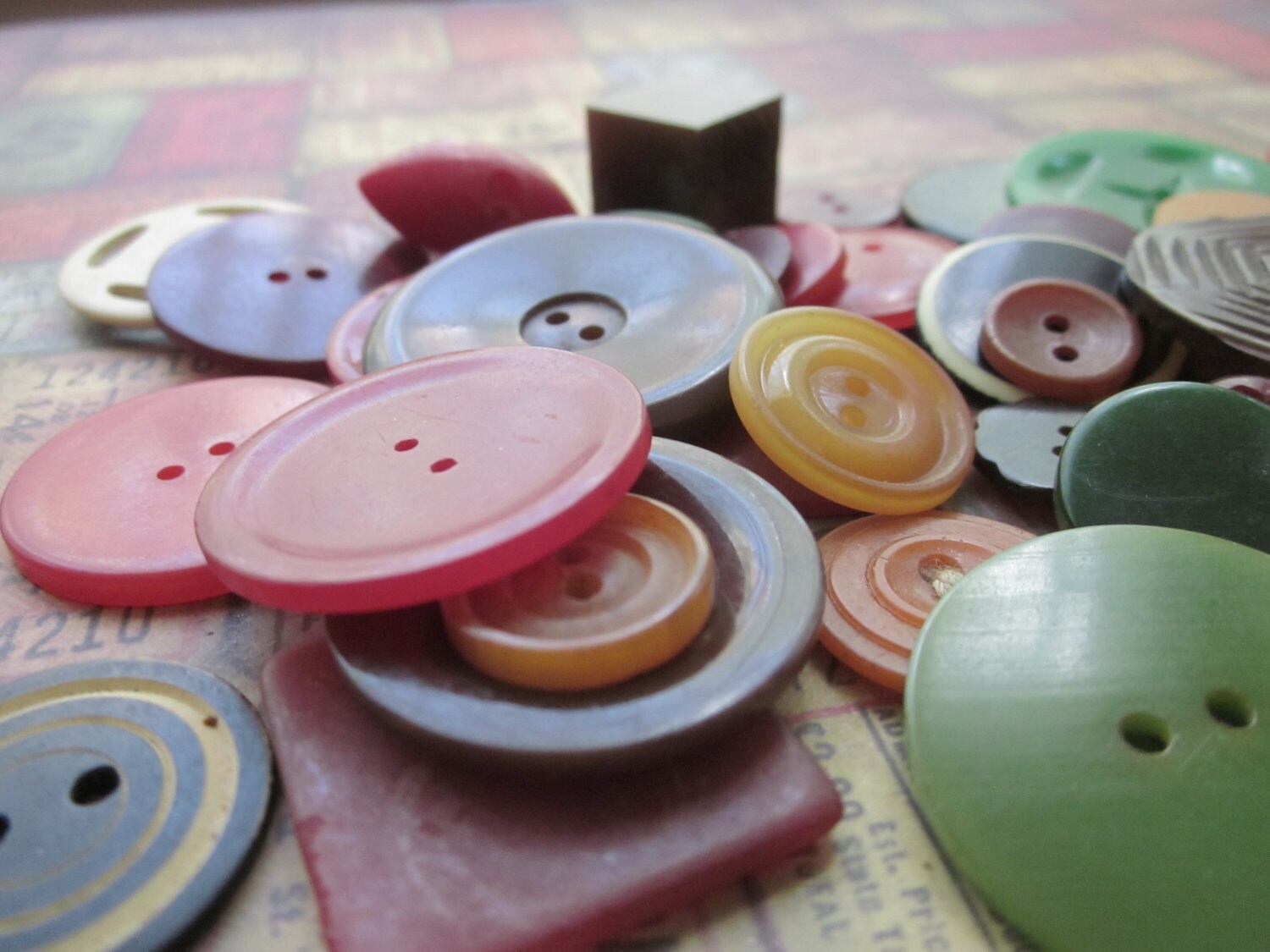 5 Antique Bakelite Buttons Etsy