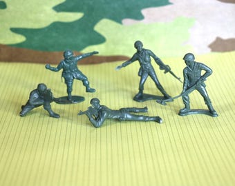 1 Vintage Detailed Plastic Army Men Figurine - Set #2