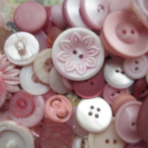 10 Vintage Shades of Pink Buttons image 2