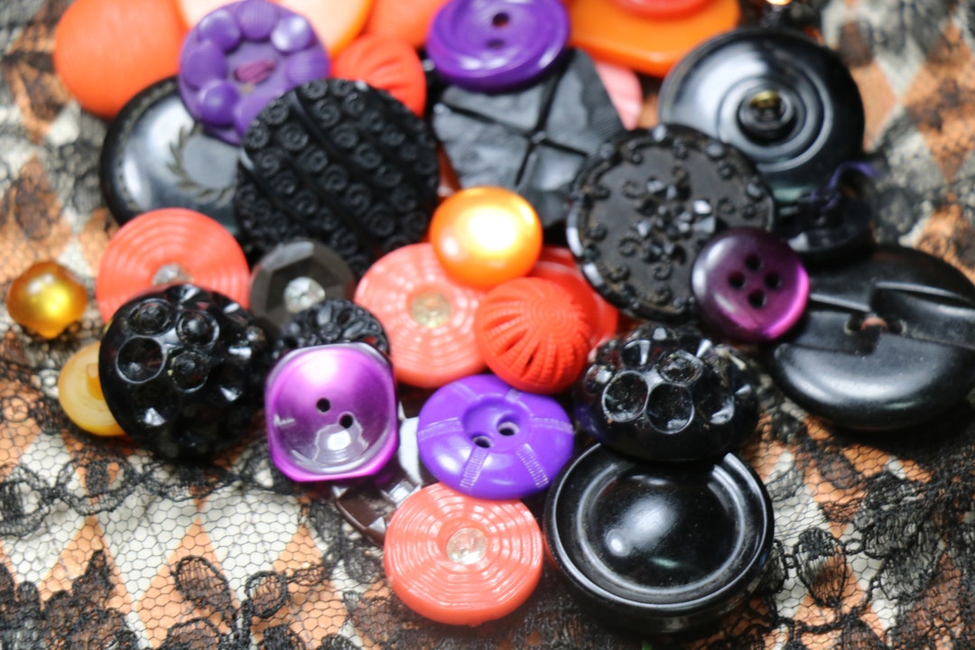 10 Vintage Halloween Mix Buttons - Etsy