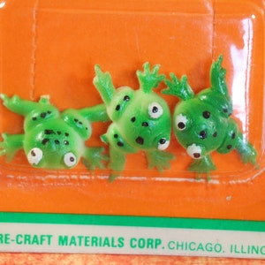 1 Vintage Unopened Package of 3 Miniature Plastic Animals from Hong Kong Frog