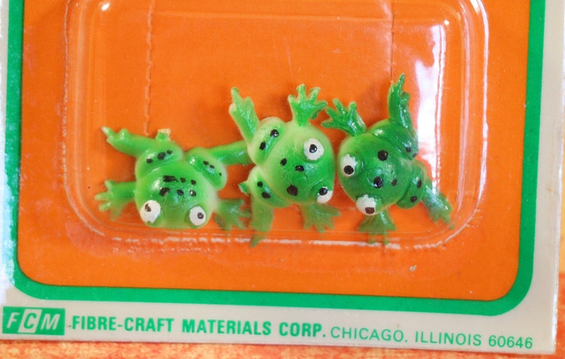 1 Vintage Unopened Package of 3 Miniature Plastic Animals from Hong Kong Frog