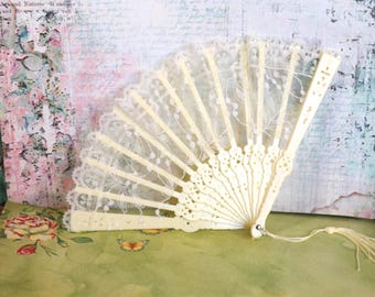 1 Abanico vintage de plástico color marfil y encaje blanco procedente de Taiwán