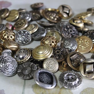 10 Vintage Metal Buttons