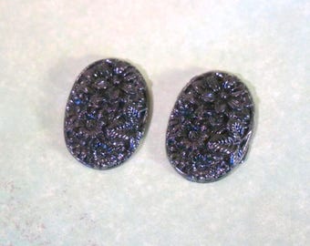 1 Black Pressed Glass Domed Cabochon