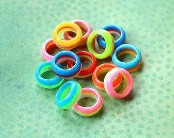 1 Vintage Plastic Tri-Color Ring Band