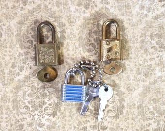 1 Vintage Miniature Working Padlock with Key