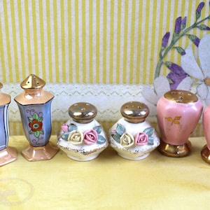 1 Vintage Pair of Salt and Pepper Shakers