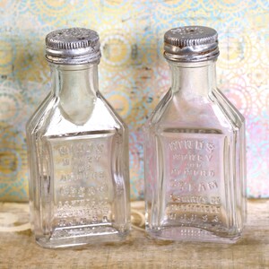 1 vintage Hind&#39;s honing- en amandelroommonsterfles uit de jaren 30