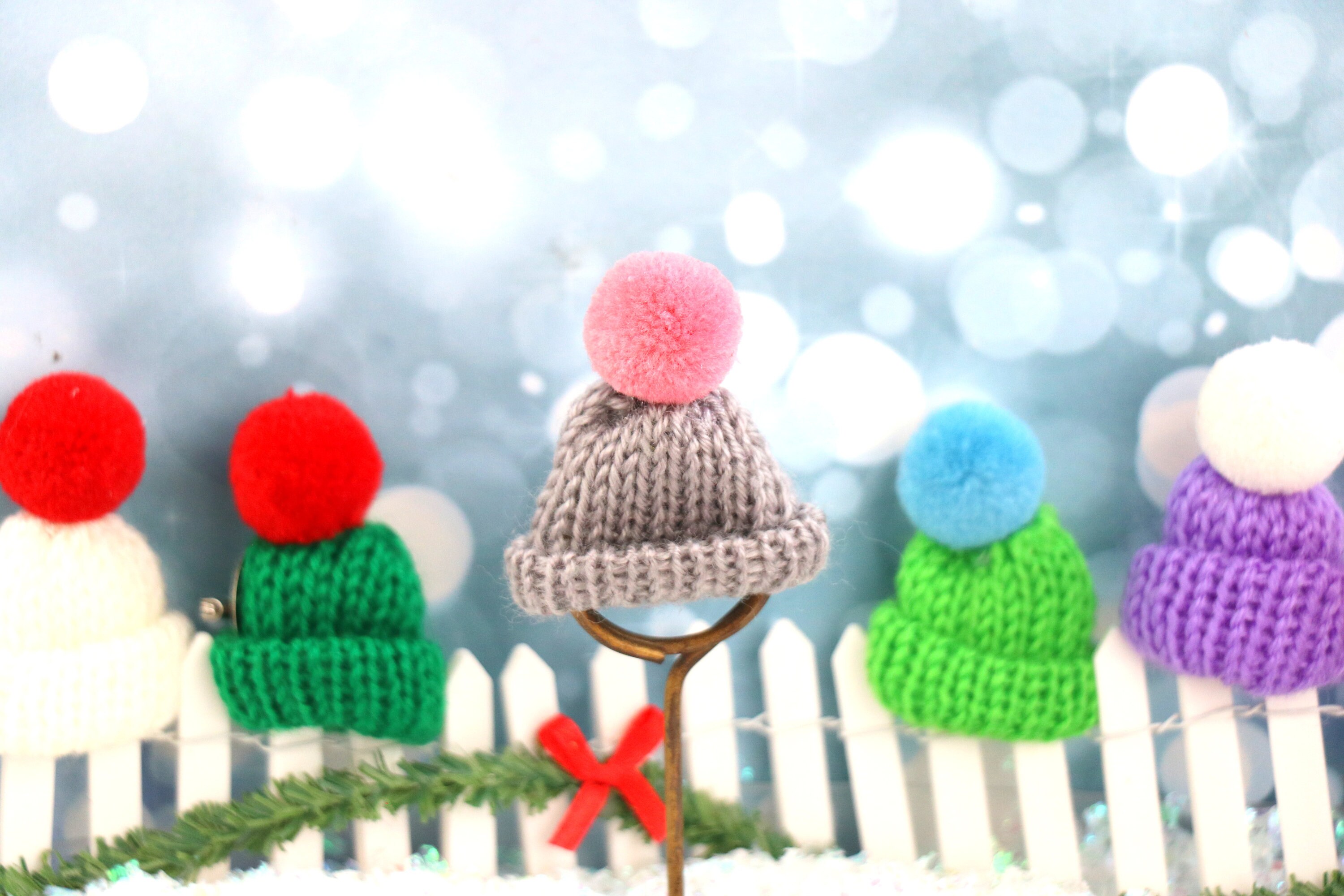 1 Miniature Knit Cap Pin