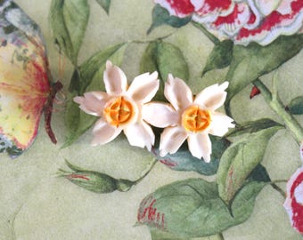 Vintage Carved Bone (Bovine) Flower Brooch