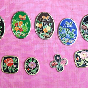 1 Vintage Enameled Metal Flower Cabochon