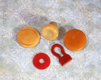 1 Vintage Bakelite Doodad