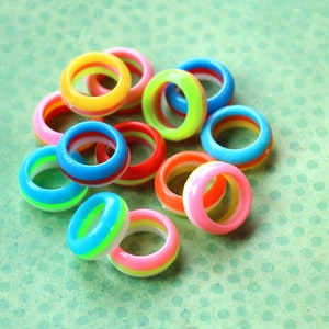 1 vintage plastic driekleurige ringband