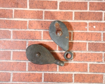 1 Vintage Medium Pulley