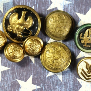 1 Antique/Vintage Military Button