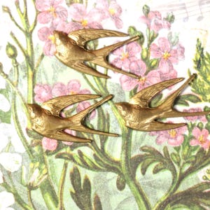 1 pájaro volador vintage estampado en latón