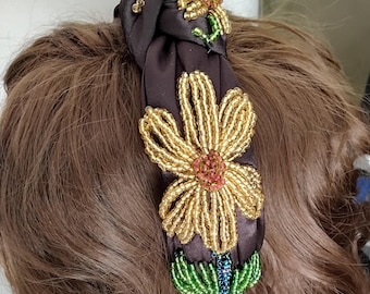 ハンドメイドビーズフラワークラウンヘッドバンド - ブラウンのエレガントなヘアアクセサリー