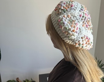 ハンドメイドかぎ針編みビーニー – カラフルなポップコーンステッチの帽子、心地よい冬のアクセサリー