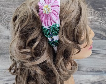 手作りのピンクのビーズフラワーヘッドバンド – サテンヘアアクセサリー