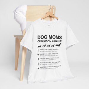 Maglietta "Centro di Comando per Mamma di Cane" - Maglietta divertente per mamme di cani, regalo semplice per amanti dei cani, maglietta per la festa della mamma
