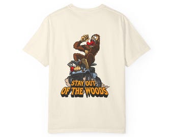 Funny Bigfoot Golf T-Shirt: Sasquatch Golfer Tee - Comfort Colors